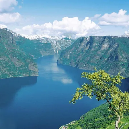 7 Person In Stryn-by Traum