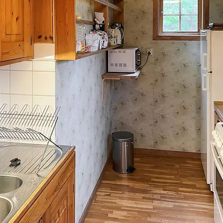 7 Person In Stryn-by Traum